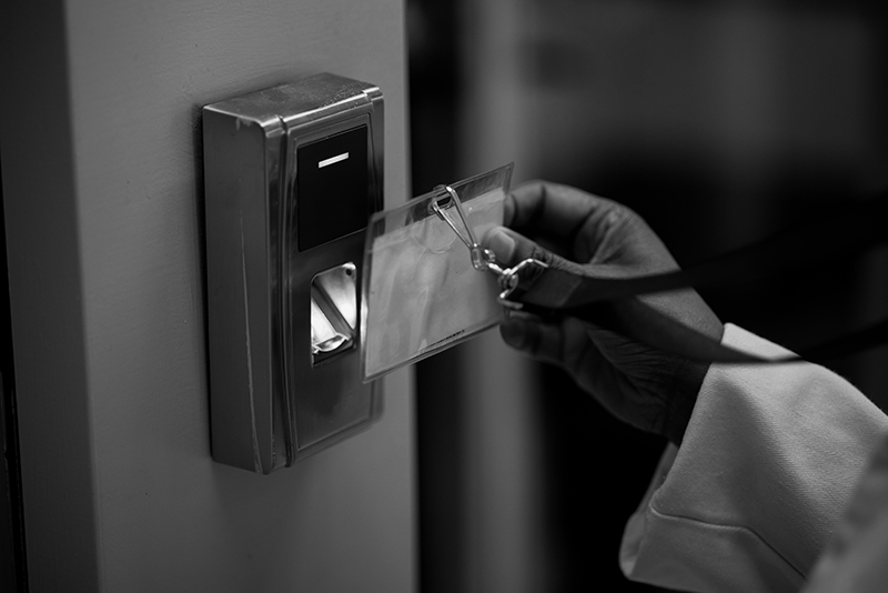 Zutrittskontrolle mit Chipkarte als Referenz für Industrie