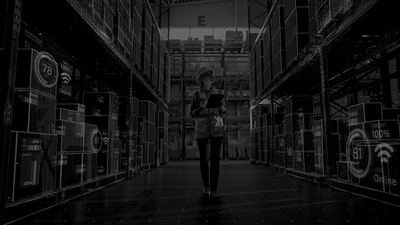 Lagerhalle mit digitaler Bestandsübersicht als Referenz für Handel